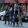 Julianne Moore en compagnie de son mari Bart Freundlich et leurs enfants Liv Helen et Caleb, pour un déjeuner au Bar Pitti, West Village, New York, le 23 mars 2013.
