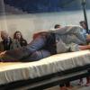 Tilda Swinton dormira pendant 6 heures, enfermée dans une boîte de verre, au MoMA à New York, le 23 mars 2013.