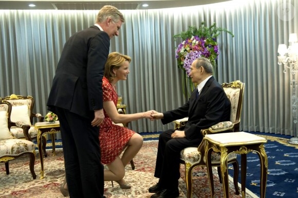 Le prince Philippe de Belgique et la princesse Mathilde reçus à Bangko par le roi Bhumibol Adulyadej le 22 mars 2013 en conclusion de leur mission économique en Thaïlande.