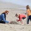 L'actrice Marcia Cross a fêté le 25 mars 2013 ses 51 ans. L'actrice a passé sa journée sur la plage avec ses filles Eden et Savannah à Santa Monica.