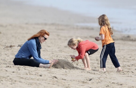 L'actrice Marcia Cross a fêté le 25 mars 2013 ses 51 ans. L'actrice a passé sa journée sur la plage avec ses filles Eden et Savannah à Santa Monica.
