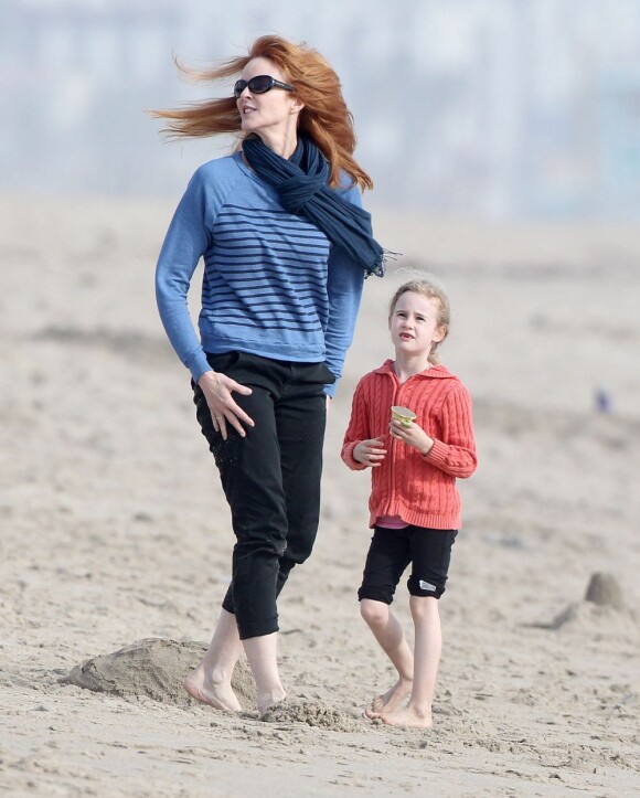 Marcia Cross a célébré le 25 mars 2013 ses 51 ans. L'actrice a passé sa journée sur la plage avec ses filles Eden et Savannah à Santa Monica.