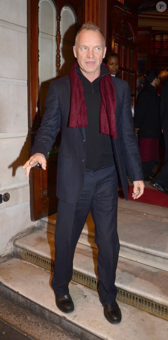 Sting assiste à l'avant-première de la pièce de théâtre Peter and Alice au Noel Coward Theatre. Londres, le 25 mars 2013.