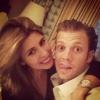 Jamie-Lynn Sigler et son fiancé Cutter Dykstra prennent la pose sur Twitter, le 27 août 2012.