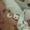 Tori Spelling a présenté son nouveau né Finn, dans son émission de télé-réalité DocumenTORI, le 26 mars 2013.