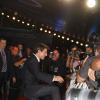 Tom Cruise va saluer la foule compacte à l'avant-première du film Oblivion à Rio de Janeiro, le 27 mars 2013.