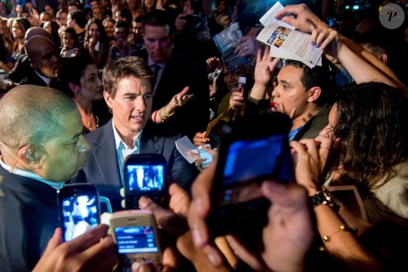 Tom Cruise au côté de ses fans à l'avant-première du film Oblivion à Rio de Janeiro, le 27 mars 2013.