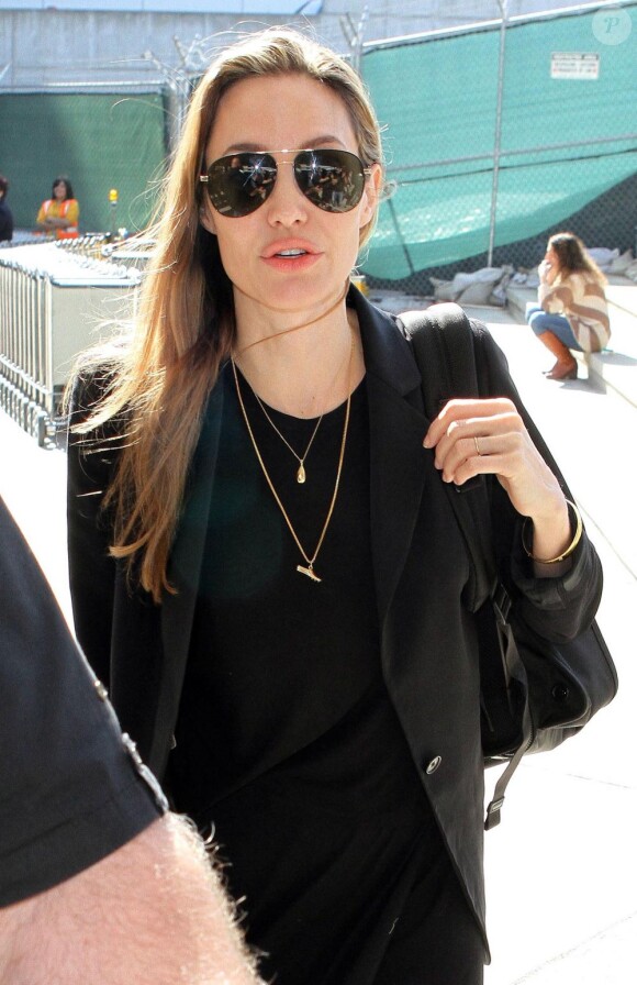 Angelina Jolie à son arrivée au LAX, Los Angeles, le 27 mars 2013.