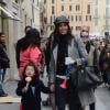 Elisabetta Gregoraci, femme de l'homme d'affaires Flavio Briatore, sa soeur Marzia, et son fils Falco se promènent à Rome, le 27 mars 2013.