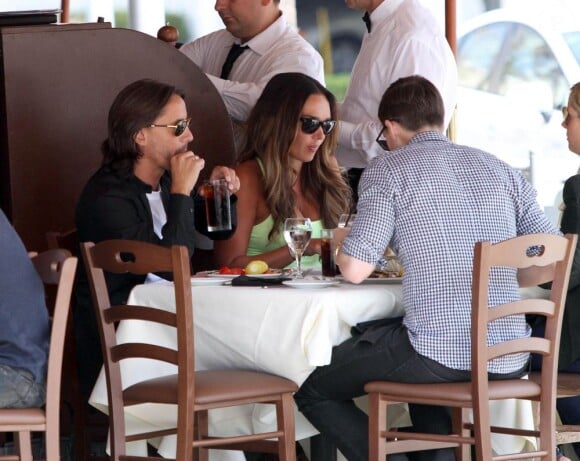 Tamara Ecclestone et son fiancé Jay Rutland vont faire du shopping et déjeuner à Los Angeles, le 27 mars 2013.