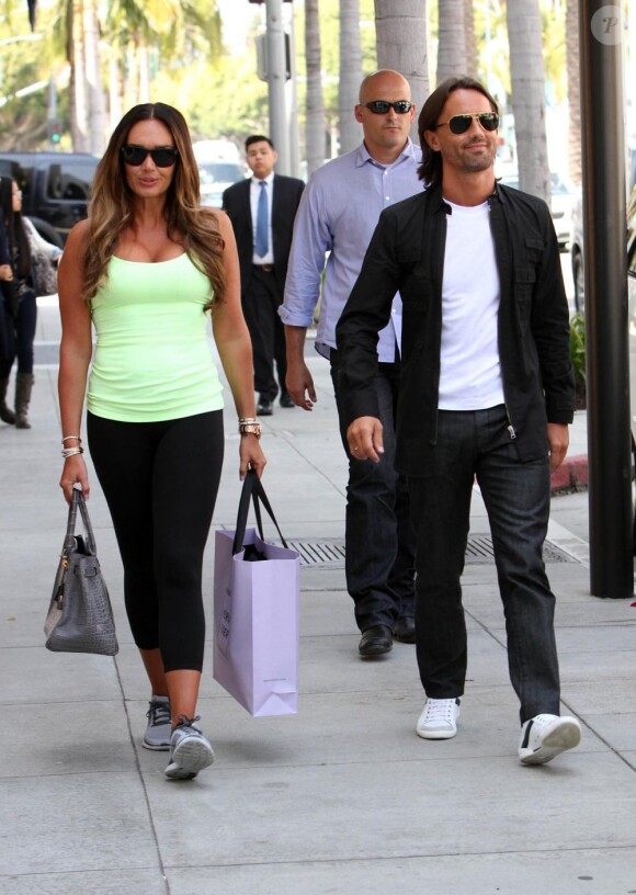 Tamara Ecclestone et son fiancé Jay Rutland vont faire du shopping à Los Angeles, le 27 mars 2013.