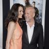 Bruce Willis et Emma Heming tendrement amoureux à la première de G.I. Joe : Conspiration au TCL Chinese Theatre de Hollywood, Los Angeles, le 28 mars 2013.