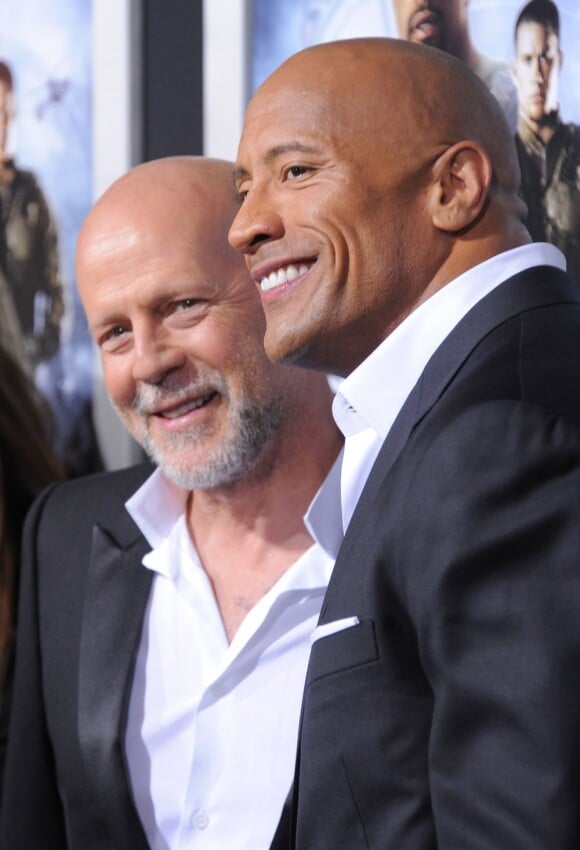 Bruce Willis et Dwayne Johnson lors de la première de G.I. Joe : Conspiration au TCL Chinese Theatre de Hollywood, Los Angeles, le 28 mars 2013.