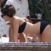 Exclusif - L'actrice Kate Beckinsale, surprise près de la piscine de son hôtel, profite de ses vacances à Cabo San Lucas. Le 29 mars 2013.