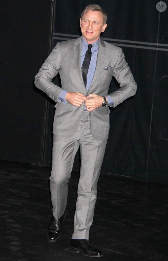 Daniel Craig en élégante pour présenter le nouveau Range Rover Sport à un Salon de l'automobile de New York le 26 mars 2013.