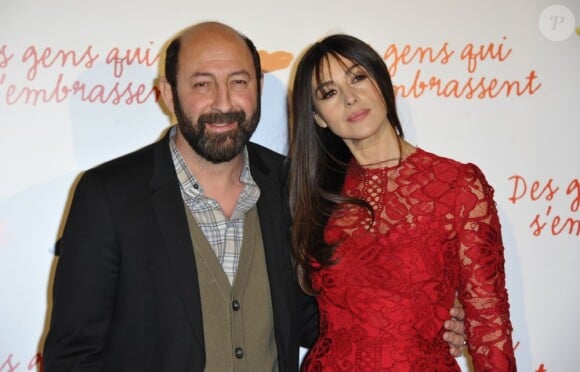 Kad Merad, Monica Bellucci lors de l'avant-première du film Des gens qui s'embrassent à Paris au Gaumont Marignan le 1er avril 2013