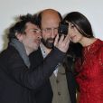 Eric Elmosnino, Kad Merad et Monica Bellucci lors de l'avant-première du film Des gens qui s'embrassent à Paris au Gaumont Marignan le 1er avril 2013