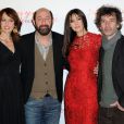 Valérie Bonneton, Kad Merad, Monica Bellucci et Eric Elmosnino lors de l'avant-première du film Des gens qui s'embrassent à Paris au Gaumont Marignan le 1er avril 2013