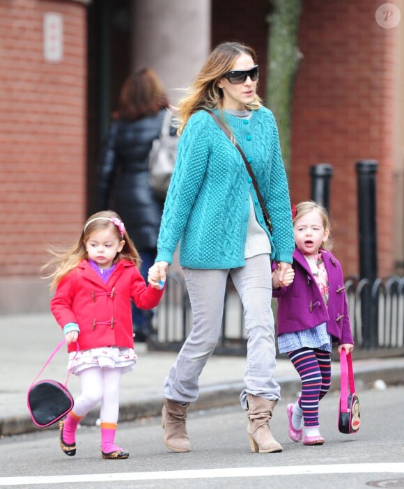 Sarah Jessica Parker a accompagné ses filles Tabitha et Marion à l'école, pendant que son mari, Matthew Broderick, accompagnait son fils James. Le 11 mars 2013.