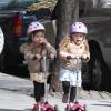 Marion Broderick et Tabitha Broderick, les filles de Sarah Jessica Parker, en promenade à New York, le 31 mars 2013.