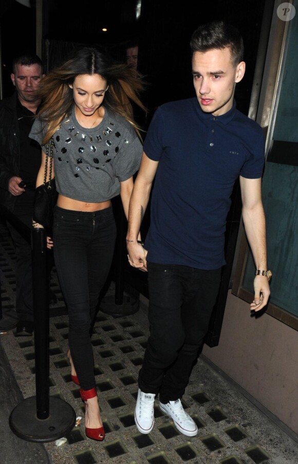 Le jeune Liam Payne et sa petite amie Danielle Peazer quittent un club à Londres, le 2 avril 2013.