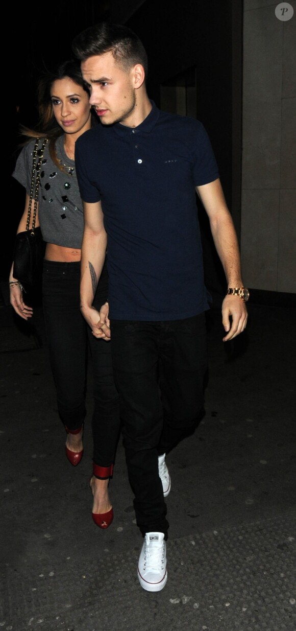 Liam Payne et sa petite amie Danielle Peazer quittent un club à Londres, le 2 avril 2013.