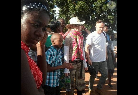 Madonna et son fils David au Malawi le 3 avril 2013.