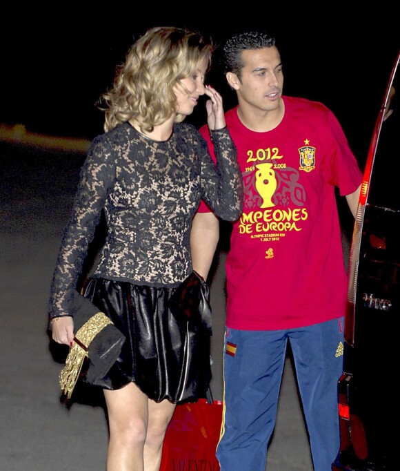 Pedro avec sa compagne Carolina Martin à Madrid le 2 juillet 2012.