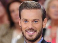 M. Pokora : Look de premier de la classe sur le célèbre canapé rouge