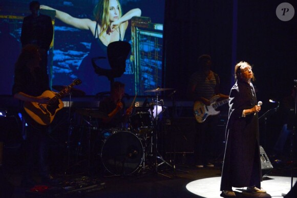 Brigitte Fontaine sur scène pour le spectacle "Dernières nouvelles de Frau Major" en hommage à Alain Bashung, présenté au 104 à Paris, le 29 mars 2013.