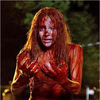 Carrie, le remake : Bouc-émissaire, Chloë Moretz prend une revanche sanglante