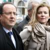 François Hollande et Valérie Trierweiler quittent la préfecture pour marcher dans les rues de Tulle, le 6 avril 2013.