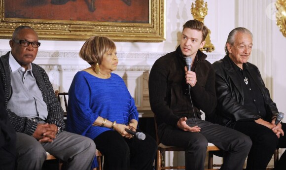 Justin Timberlake, Sam Moore, Mavis Staples et Charlie Musselwhite invités à la Maison Blanche pour parler de la musique soul, lors d'une conférence et d'une séance de questions-réponses avec des étudiants, à Washington, le 9 avril 2013.