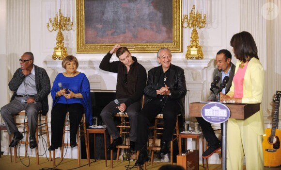Justin Timberlake invité à la Maison Blanche pour parler de la musique soul, lors d'une conférence et d'une séance de questions-réponses avec des étudiants, à Washington, le 9 avril 2013 en présence de Michelle Obama.
