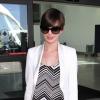 La ravissante Anne Hathaway à l'aéroport de Los Angeles, le 9 avril 2013.