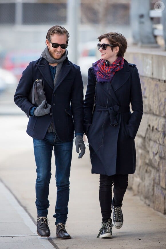Anne Hathaway et Adam Shulman à New York, le 26 mars 2013.