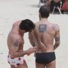 Marc Jacobs et son petit ami Harry Louis en vacances sur une plage d'Ipanema. Rio de Janeiro, le 7 avril 2013.