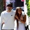 Adrien Brody et sa belle Lara Lieto complices lors d'une ballade en amoureux du côté de West Hollywood le 10 avril 2013