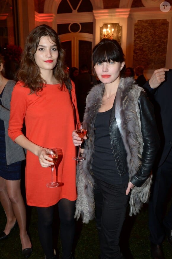 Delphine Chanéac et Alma Jodorowsky à la soirée Nicolas Feuillatte, célèbre maison de champagne, aux Salons France Amériques à Paris, mercredi 10 avril 2013.