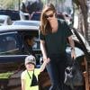 La belle Miranda Kerr et son fils Flynn, toujours aussi souriant, dans les rues de West Hollywood, le 11 avril 2013.