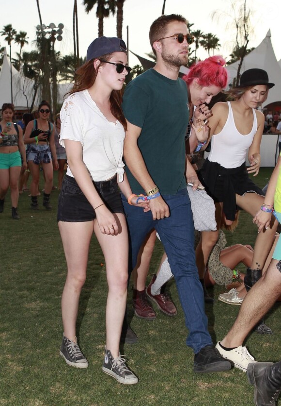 Kristen Stewart et Robert Pattinson profitent en amoureux de Coachella 2013.