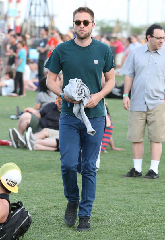 Robert Pattinson en solo à Coachella 2013.