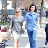 Sienna Miller et son petit ami Tom Sturridge dans les rues de New York, le 15 avril 2013.