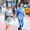 Sienna Miller et son petit ami Tom Sturridge dans les rues de New York, le 15 avril 2013.