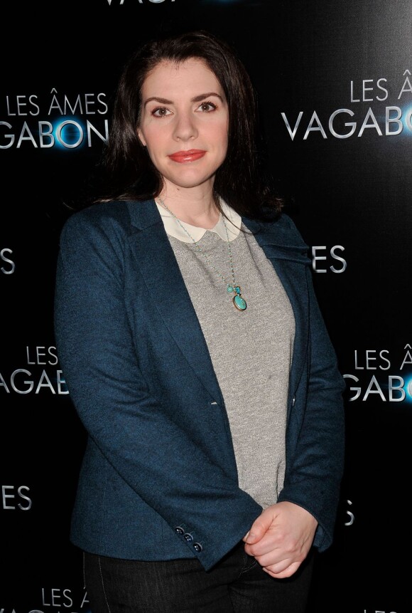 L'auteur Stephenie Meyer pose pour le photocall du film "Les Ames Vagabondes" à l'hotel Shangri La à Paris le 7 mars 2013