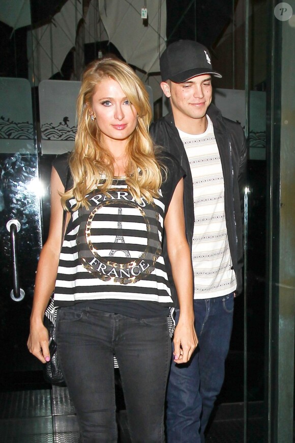 Paris Hilton et son amoureux River Viiperi vont dîner à Beverly Hills, le 17 avril 2013.