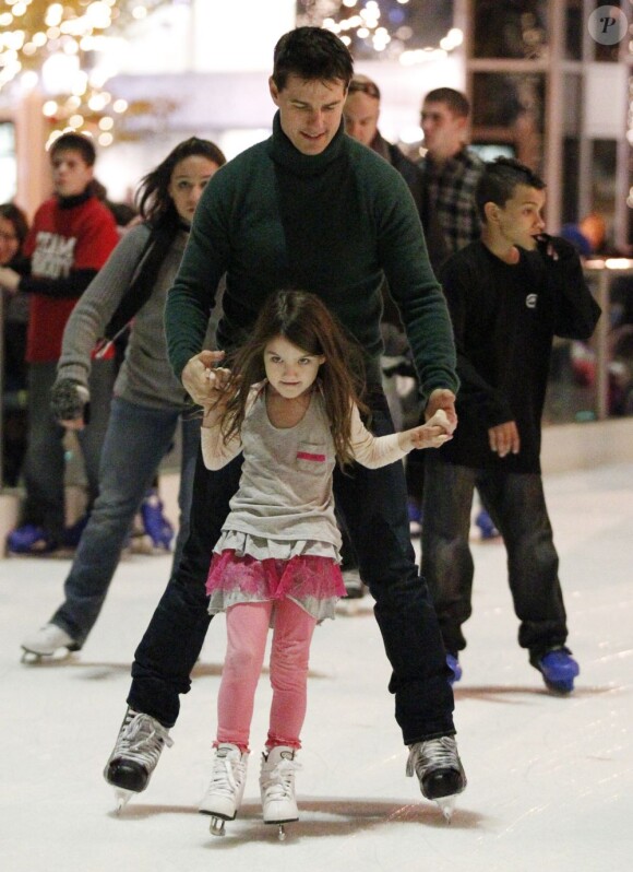 EXCLUSIF - Suri Cruise à la patinoire avec Tom Cruise le 18 novembre 2011