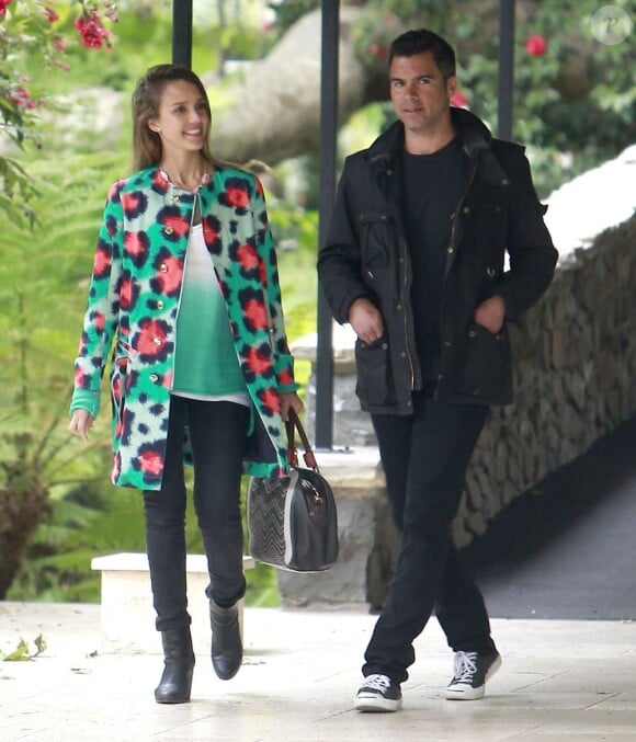 Jessica Alba se rend avec son mari Cash Warren à la Baby Shower de Jessica Simpson a l'hôtel Bel Air à Beverly Hills, habillée d'un manteau Kenzo, de bottines Rag & Bone et d'un sac Missoni. Le 14 avril 2013.