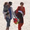 Nicole Richie et Joel Madden avec leurs enfants Harlow et Sparrow à la plage à Santa Monica, le 9 avril 2012.