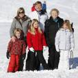  Willem-Alexander et Maxima des Pays-Bas avec la reine Beatrix et leurs filles le 17 février 2013 à Lech, en Autriche. 
